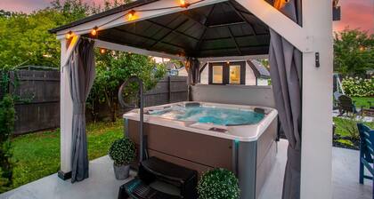 Blue Valley Inn - Hot Tub & Spacious Play Area!