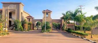 Lake View Family Apartment Kigo / Mirembe Villas