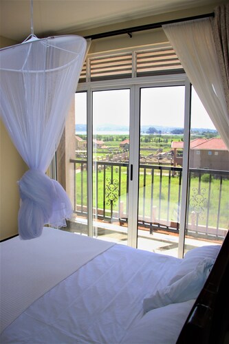Lake View Family Apartment Kigo / Mirembe Villas