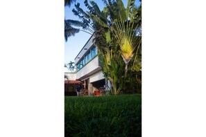 Exterior - Tropical Oceanfront Quinta (Cancún)