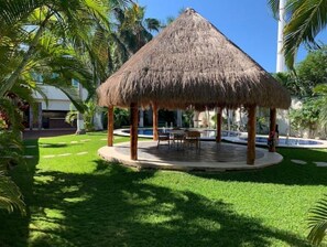 Property grounds - Tropical Oceanfront Quinta (Cancún)