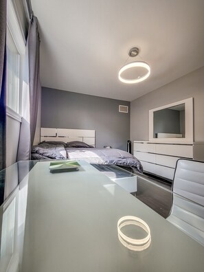 4 Schlafzimmer, Schreibtisch, Bügeleisen/Bügelbrett, kostenloses WLAN