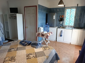 Traditional Cabin | Private kitchen | Full-sized fridge, stovetop, coffee/tea maker, toaster - Cabañas Te Pito Kura (Hanga Roa)