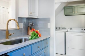 Interior - Rook's Corner (Atlanta)