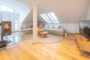 Fernseher, Kamin, Arbeitsbereiche