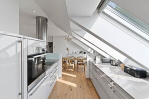 ثل اجة، ميكروويف، فرن، موقد طهي مسطح