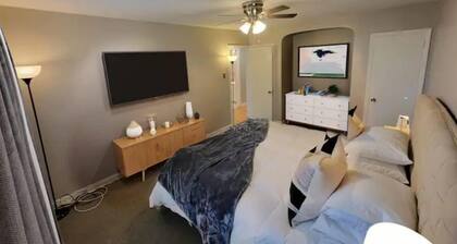 Lovely Mt. Airy Mid-century Modern 2 Bedroom Apt.