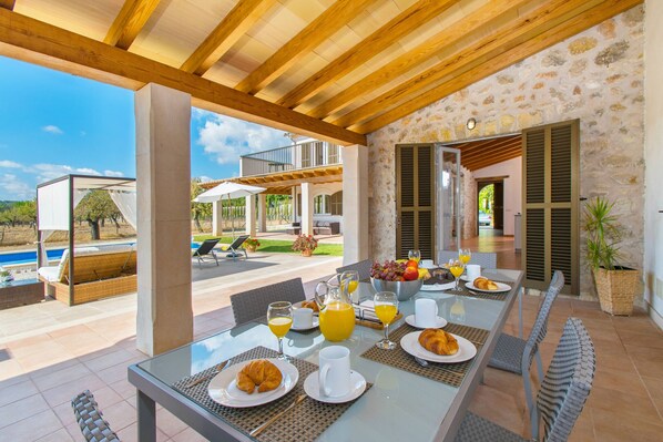 Outdoor dining
