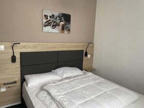 1 bedroom, WiFi, bed sheets