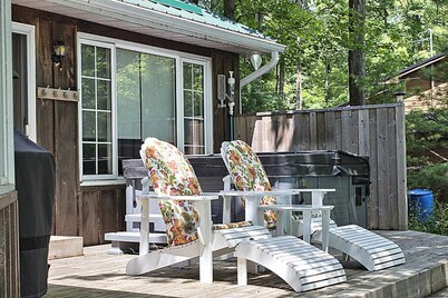 Hearts Home - Traditional Waterfront Cottage with Great Views, Hot Tub, AC