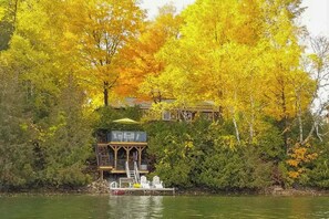 Exterior - Hearts Home - Traditional Waterfront Cottage with Great Views, Hot Tub, AC (Kawartha Lakes)