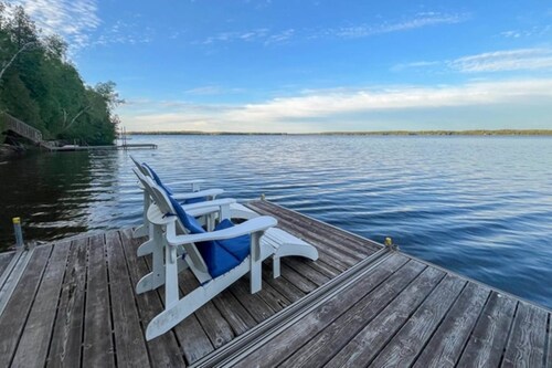 Hearts Home - Traditional Waterfront Cottage with Great Views, Hot Tub, AC