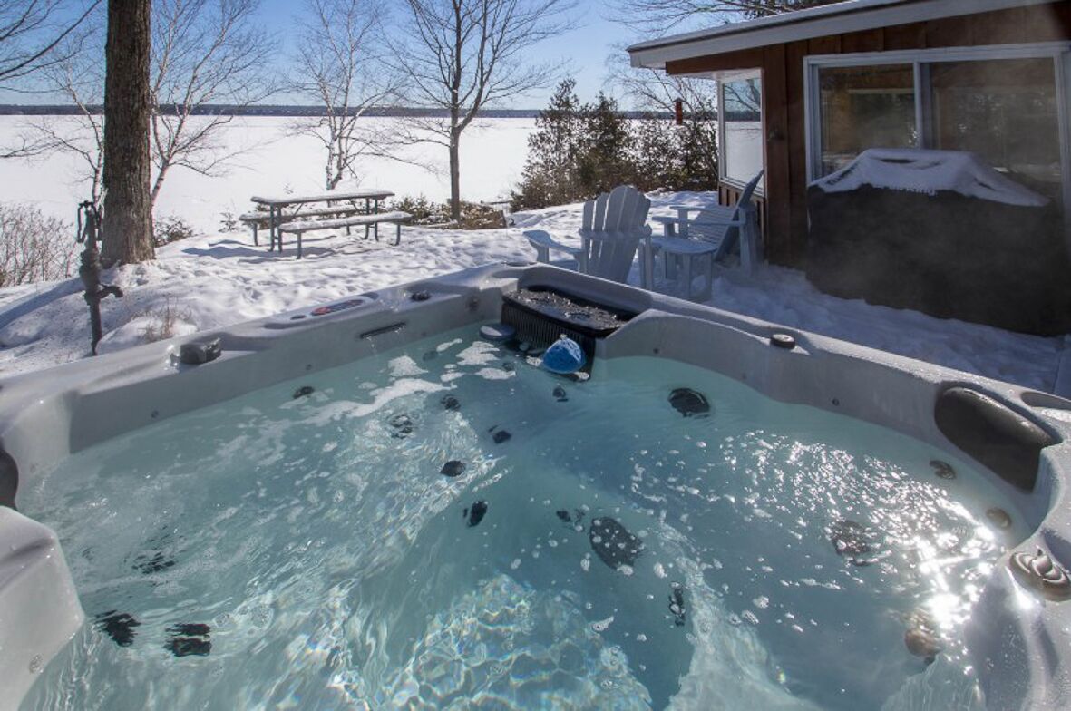 Outdoor spa tub