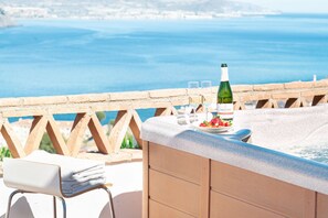 Property grounds - Lovely villa with jacuzzi and heated pool (Almuñécar)