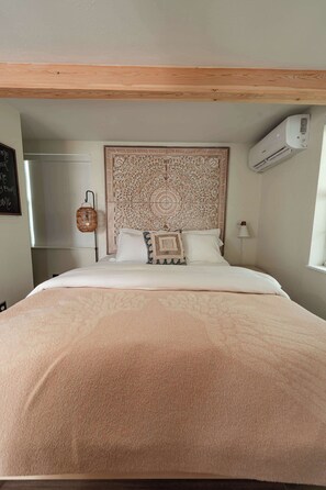 WiFi, bed sheets