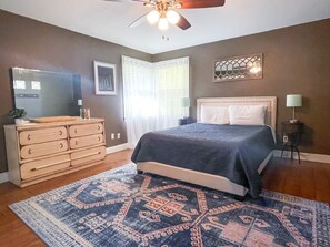 5 bedrooms, WiFi, bed sheets