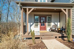 Exterior detail - Tims Ford Lake Retreat - The Got-Away (Tullahoma)