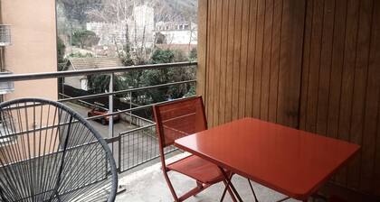 Calme bien situé 1 ch. lit 140 + ch avec 2 lits sup. parking couvert digicode.