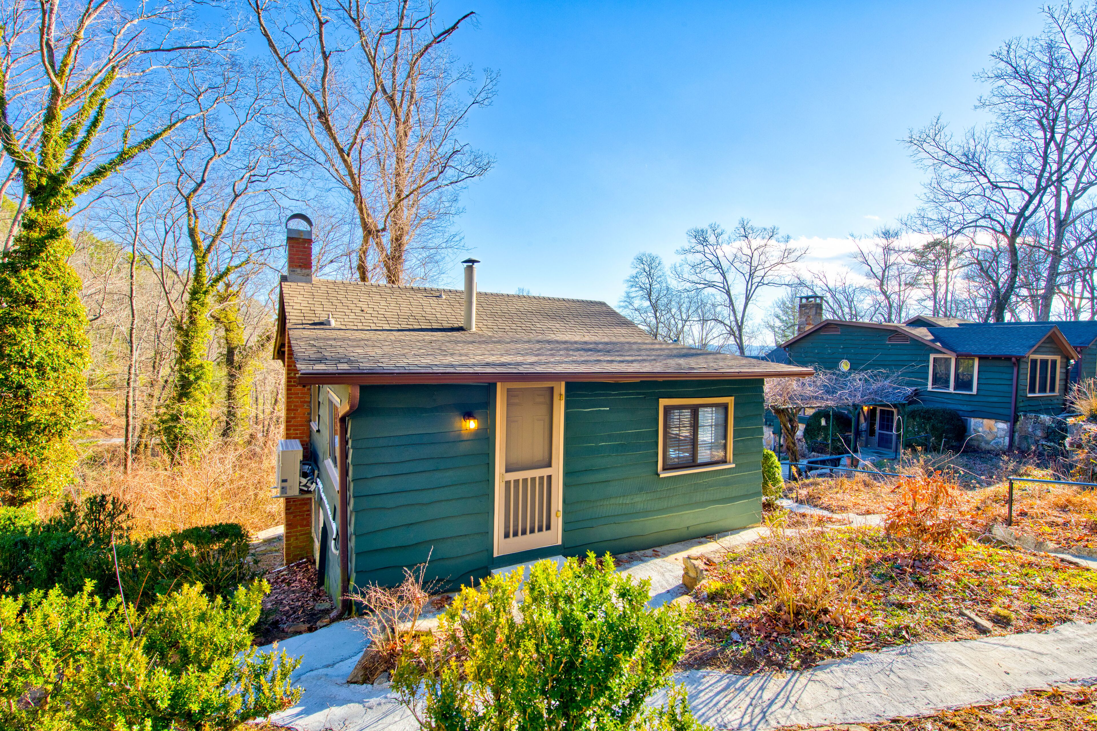 Inviting home with mountain view, central AC, kitchenette & balcony