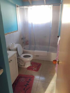 Shower, towels - Florence Hall village with view (The Rock)