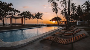 Outdoor pool, free pool cabanas, pool loungers - Coco Surf Tropical Village (La Libertad)