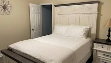 2 bedrooms, iron/ironing board, travel cot, free WiFi