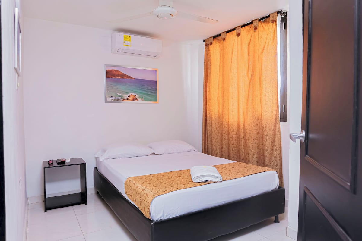Basic Single Room, 1 Bedroom | Hypo-allergenic bedding available, in-room safe, WiFi (free)