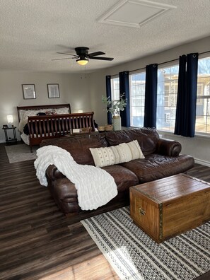 TV - Stay with US at "The Airstream"- located at Lubbock RV Park, 1 mi from airport! (Lubbock)