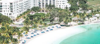 LUXURY APARTMENT ON THE SEA VIEW BEACH