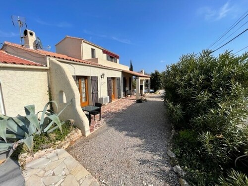 Pleasant villa with private pool and 3 bedrooms