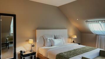 1 habitación, caja de seguridad en la habitación y escritorio