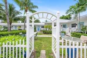 Property grounds - #13 Queen Size Bedroom Near the Beach Pet Friendly (Fort Pierce)