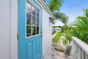 Property grounds - #13 Queen Size Bedroom Near the Beach Pet Friendly (Fort Pierce)