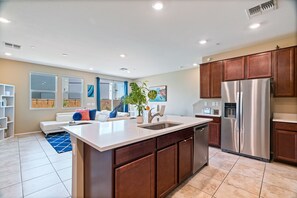 Interior - 8 minutes from Las Vegas strip this is the best location to move around (Las Vegas)