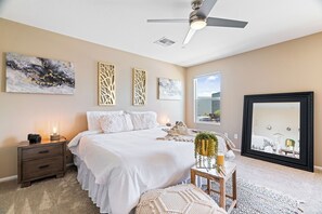 4 bedrooms, in-room safe, free WiFi, bed sheets - 8 minutes from Las Vegas strip this is the best location to move around (Las Vegas)