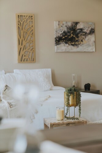 8 minutes from Las Vegas strip this is the best location to move around