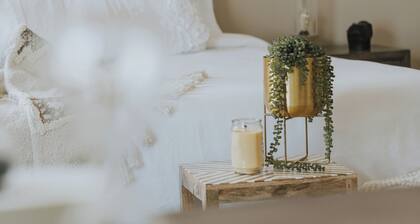 8 minutes from Las Vegas strip this is the best location to move around