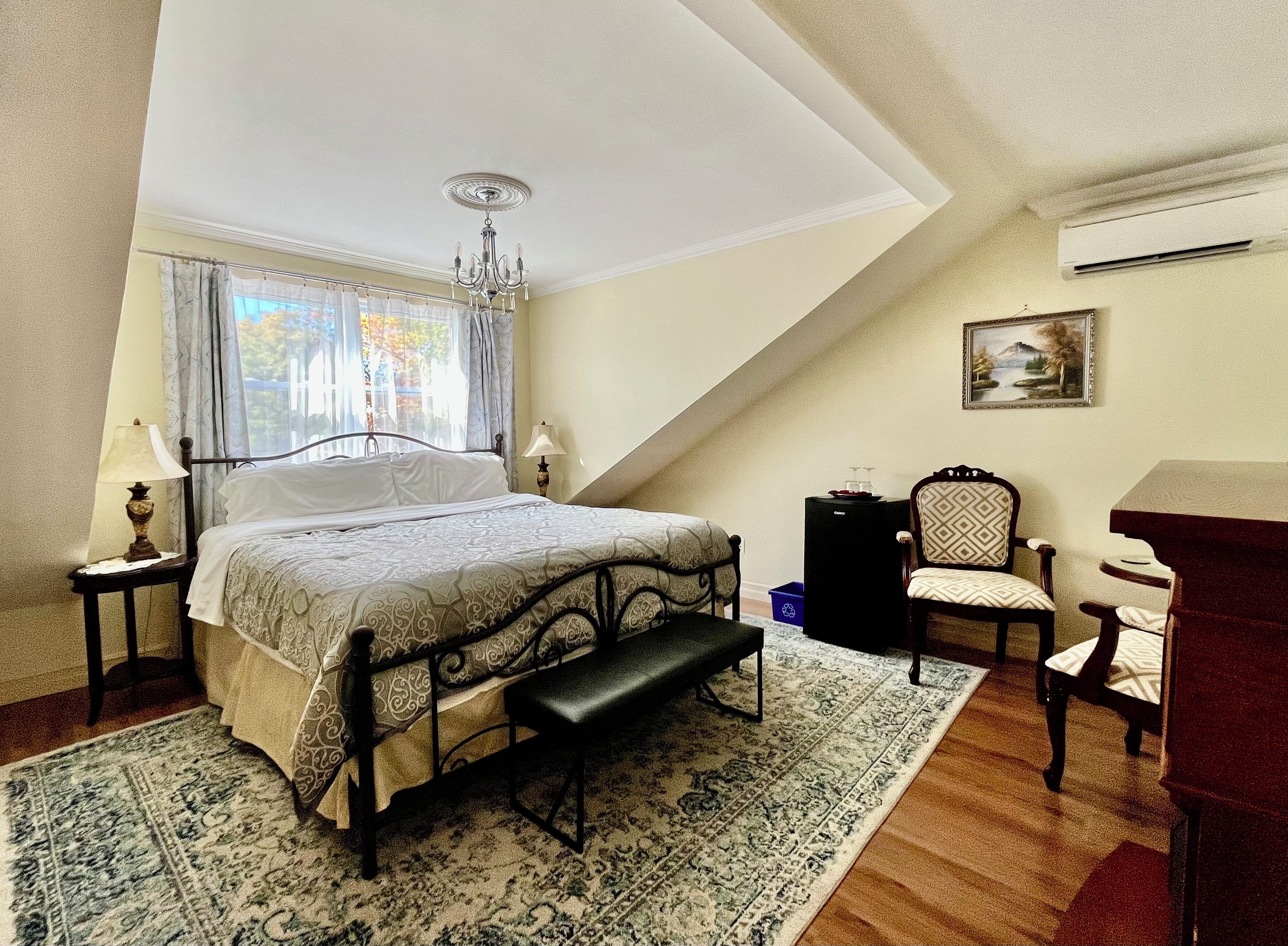 Luxury Room, 1 King Bed, Non Smoking, Jetted Tub | Egyptian cotton sheets, premium bedding, down comforters, pillowtop beds