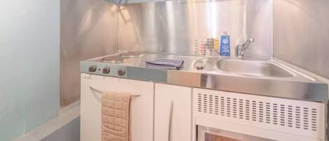 Fridge, microwave, stovetop, electric kettle