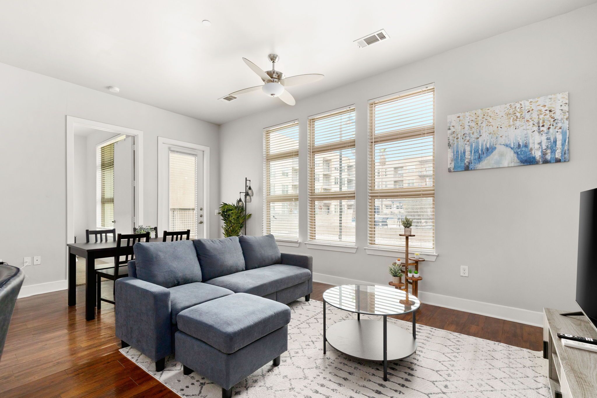 The Victoria: Riverwalk Loft