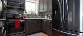 SECRET HIDEAWAY: LUXURY L.I. STUDIO W/PRIV. ENTRN