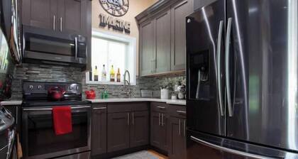SECRET HIDEAWAY: LUXURY L.I. STUDIO W/PRIV. ENTRN