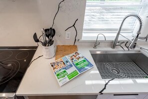 Coffee/tea maker, spices - Ultra-Modern Studio | Near Hospital & NYCIM | WiFi (Huntington)