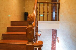 Unclassified image, 3 of 43, button - Foguang Hotel (Emeishan City)