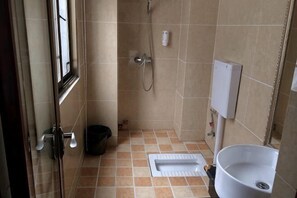 A bathroom with a shower, toilet, and a window. - Foguang Hotel (Emeishan City)