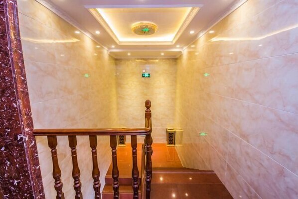 Interior - Foguang Hotel (Emeishan)