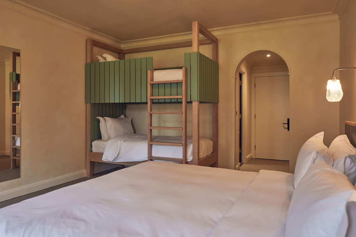 Family Room | Iron/ironing board (on request), WiFi (free), bed sheets