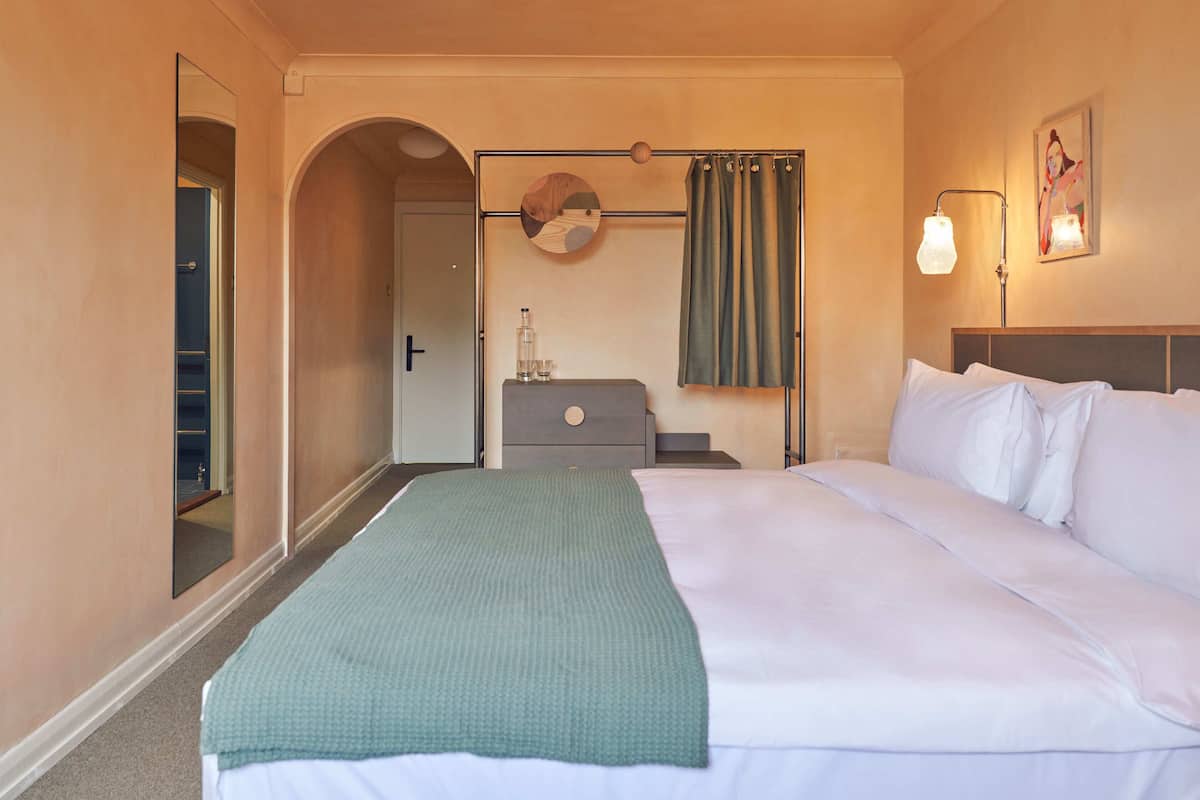 Room (Medium Court) | Iron/ironing board (on request), WiFi (free), bed sheets