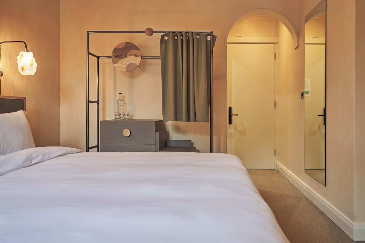 Room (Tribe) | Iron/ironing board (on request), WiFi (free), bed sheets
