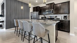 Unclassified image, 4 of 88, button - 7 Bedrooms/ 5.5 Bathrooms/ Windsor Island (3841 LA) (Davenport)